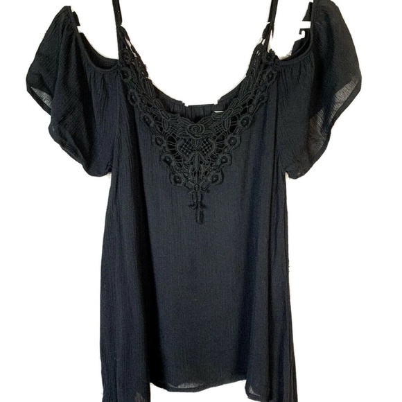 Acemi Cold Shoulder Asymmetrical Hemline Blouse - Picture 3 of 10